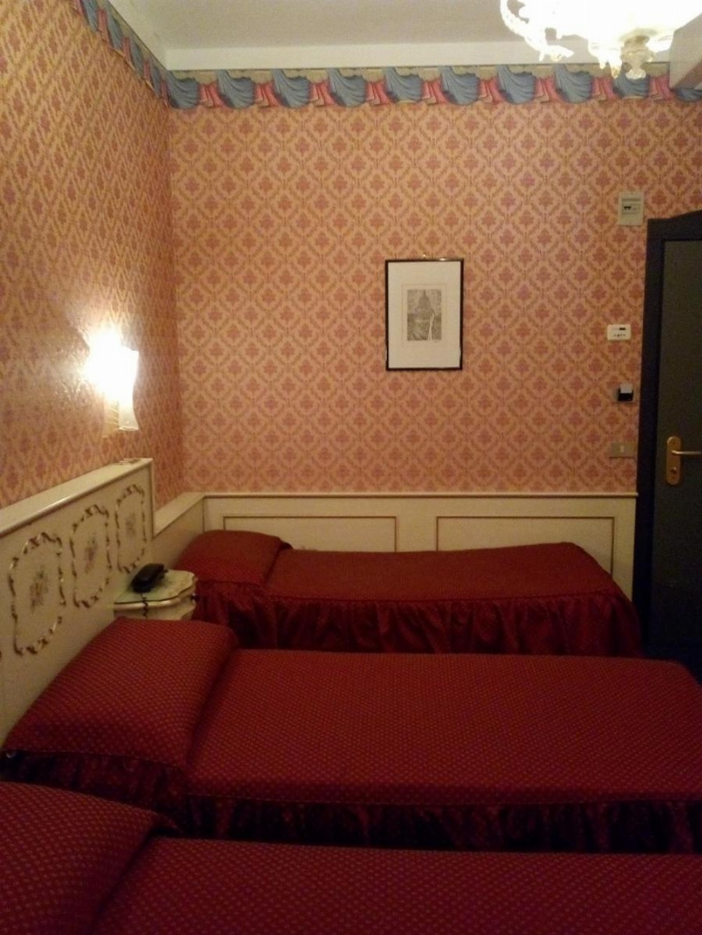 Room image 4